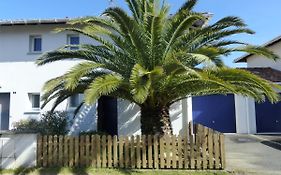 Le Brigantin , Villa Mitoyenne 68M2 Avec Terrasse, Jardinet Et Petit Garage